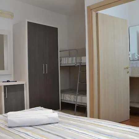 Affittacamere Torre Lapillo Couette-café 3*