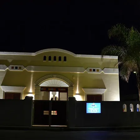 Oda ve Kahvaltı Affittacamere Torre Lapillo 3*