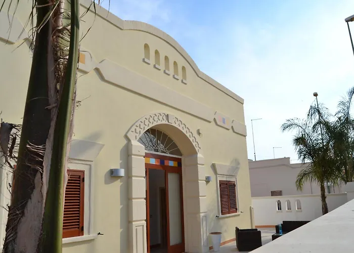 Affittacamere Torre Lapillo 3* טורה לפילו