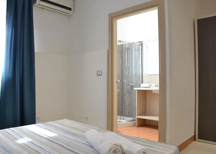 לינה וארוחת בוקר Affittacamere Torre Lapillo טורה לפילו